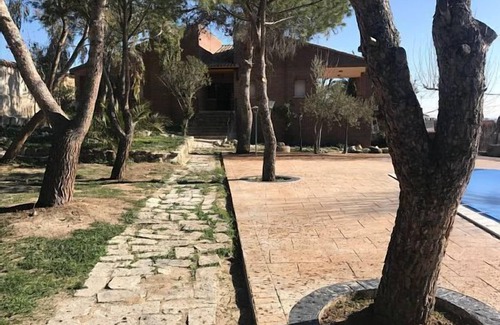 Paredes de Escalona Cottage | The Puppet House for 10 people