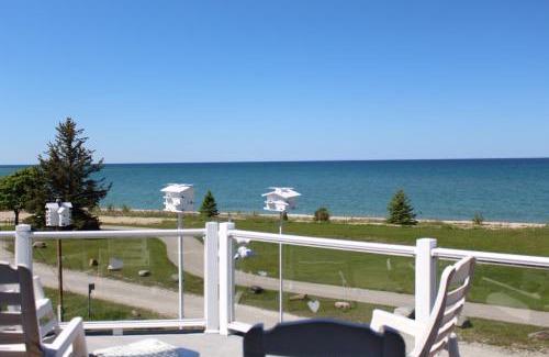 Rogers City Bed & Breakfast | The Purple Martin Lakeside Inn Bird Sanctuary on Lake Huron