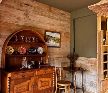 Strahan Hotel | The Quarters