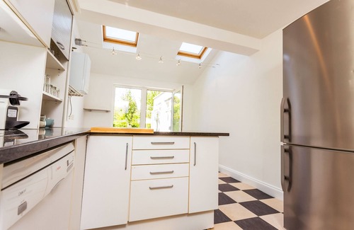 Cherry Hinton House | The Queen Edith Place - Lovely 6BDR Home in Secluded Neighbourhood