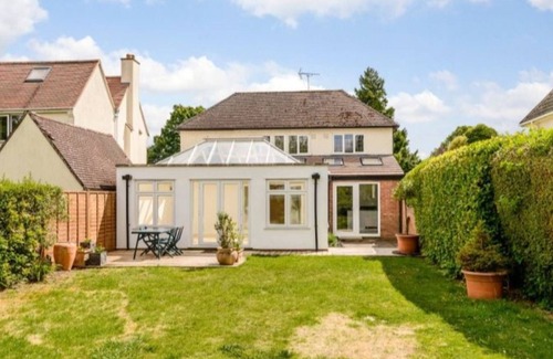 Cherry Hinton House | The Queen Edith Place - Lovely 6BDR Home in Secluded Neighbourhood