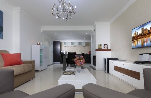 Gare Apartment | The Queen Luxury Apartments - Villa Cortina