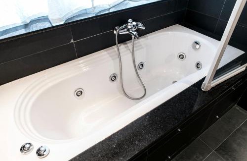 Gare Apartment | The Queen Luxury Apartments - Villa Cortina