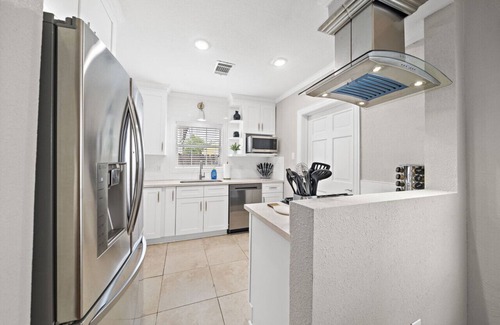 South Central Houston Apartment | The Queen's Gambit I