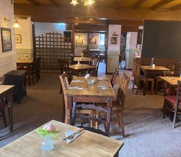 Milton Ernest Hotel | The Queens Head Inn