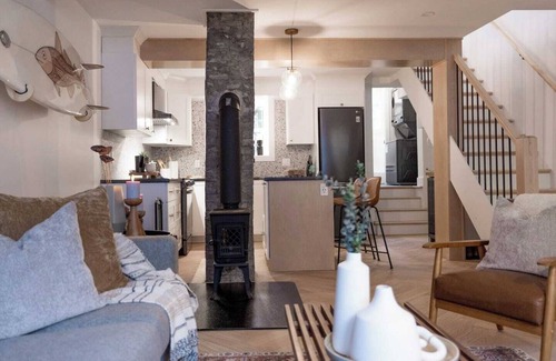 Quidi Vidi House | The QV Stage, Lux Couples Retreat W/Outdoor Sauna