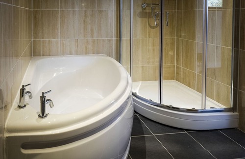 Desborough Hotel | The R Inn Hotel