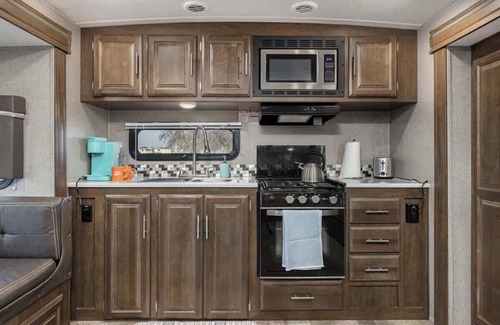 Visalia House | The Ranch Camper | Easy Camp Experience near Town!