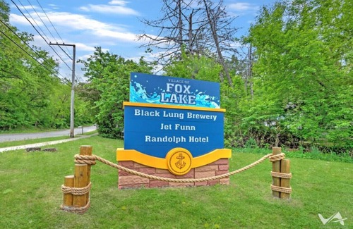 Fox Lake Apartment | The Randolph Hotel Apt 405