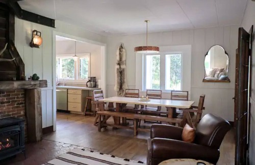 Deadwood Cabin | The Ranger Cabin - Luxury Off-Grid