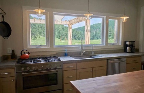 Deadwood Cabin | The Ranger Cabin - Luxury Off-Grid