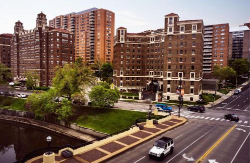 Country Club Plaza Area Hotel | The Raphael Hotel, Autograph Collection
