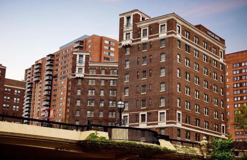 Country Club Plaza Area Hotel | The Raphael Hotel, Autograph Collection