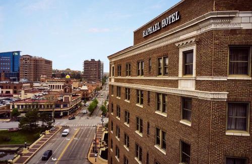 Country Club Plaza Area Hotel | The Raphael Hotel, Autograph Collection