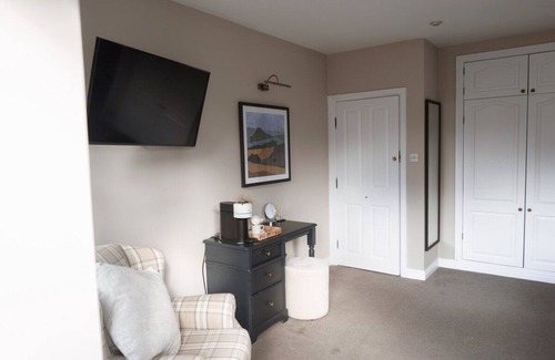 Much Wenlock House | The Raven Hotel by PureStay