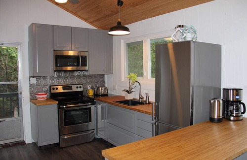 Bongard Cottage | The Raven's Nest - Prince Edward County