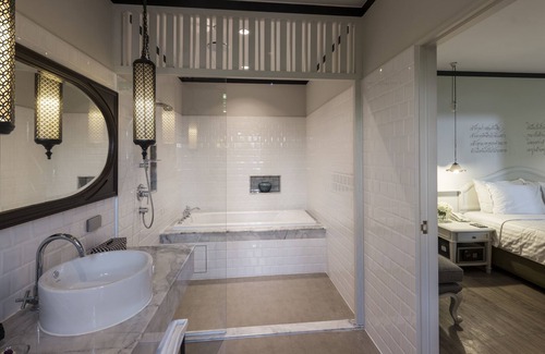 Bang Khun Phrom Hotel | The Raweekanlaya Hotel Bangkok