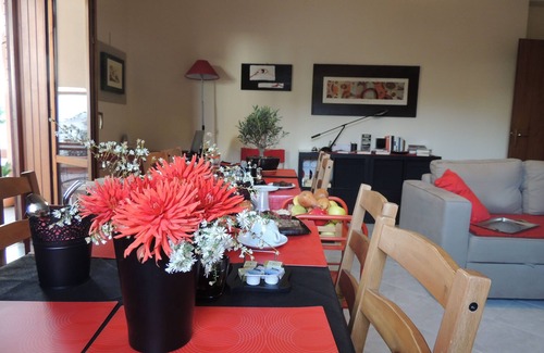 Zafferana Etnea Apartment | "The Red and the Black" Apartment on the main street of Zafferana