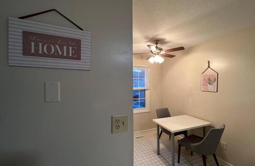 Fairlawn House | The Red Door 2-bedroom townhouse near VT & RU