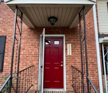 Fairlawn House | The Red Door 2-bedroom townhouse near VT & RU