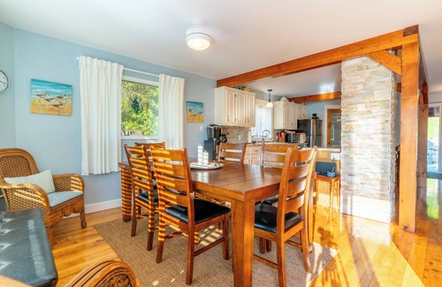 Chester House | The Red Horseshoe Retreat with HOT TUB