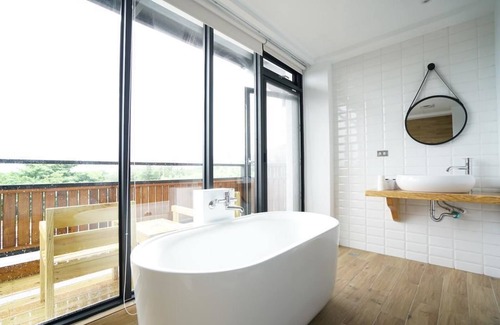 South Beach Bed & Breakfast | The Red Hotel