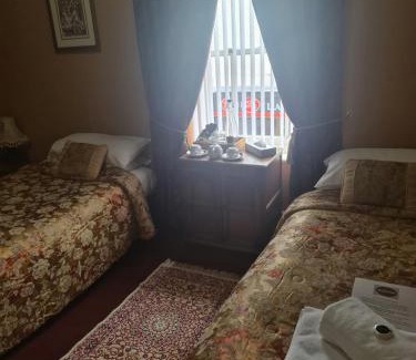 Llangadog Hotel | The Red Lion