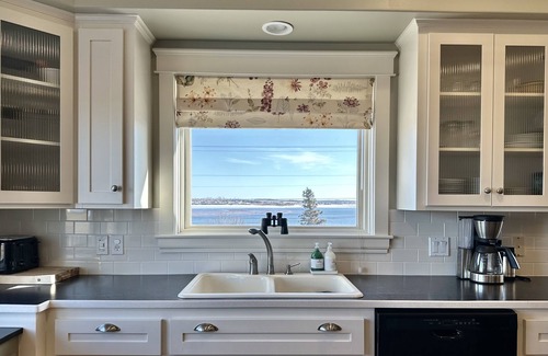 North Rustico House | The Red Rock Beach House 🌊 Relax, Unwind & Enjoy! *Reduced Fall/Winter Rates!*