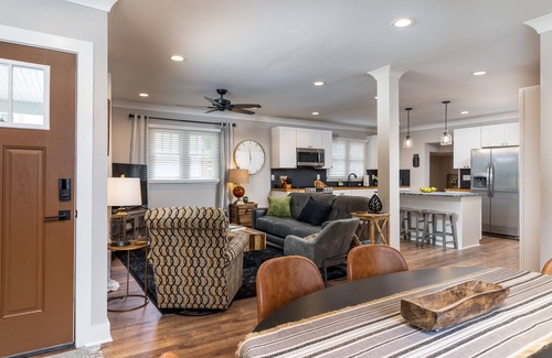 St. Elmo Improvement League House | The Redbud - A PMI Scenic City Vacation Rental