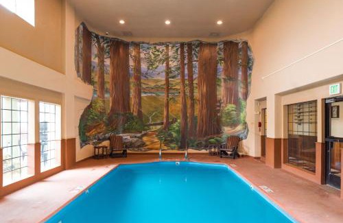 Fortuna Hotel | The Redwood Riverwalk, a boutique hotel