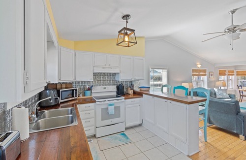 Holden Beach House | "The Reel Pour House" - Pet Friendly Canal Home, 2 Bedrooms/2 Bathrooms