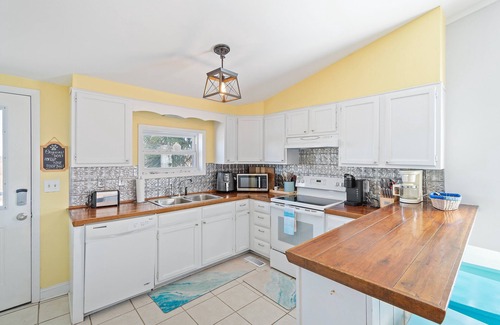 Holden Beach House | "The Reel Pour House" - Pet Friendly Canal Home, 2 Bedrooms/2 Bathrooms