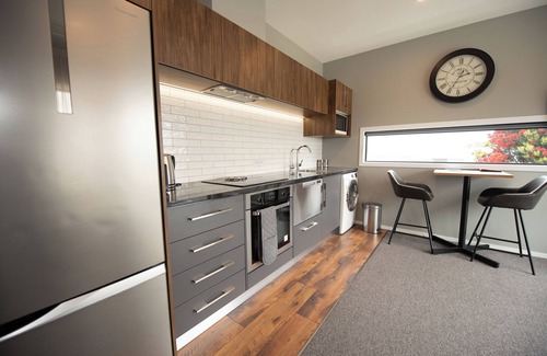 Fitzroy Apartment | The Residence Fitzroy - Spa bath - One bedroom Apartment - Sky Tv (Apt 2)