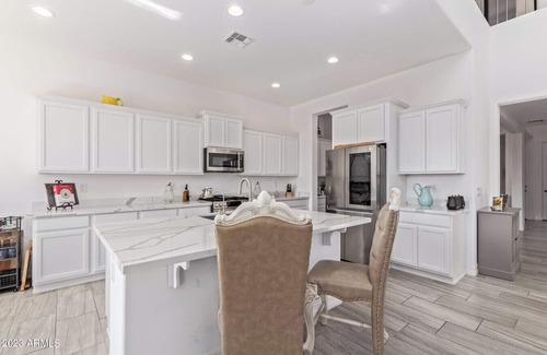 Buckeye House | The Residence on Avalon - A Corporate Retreat and Customized Stay!