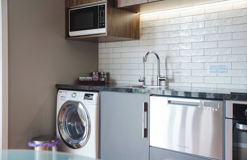 Fitzroy Apartment | The Residence - One bedroom Apartment - Sky Tv nFitzroy
