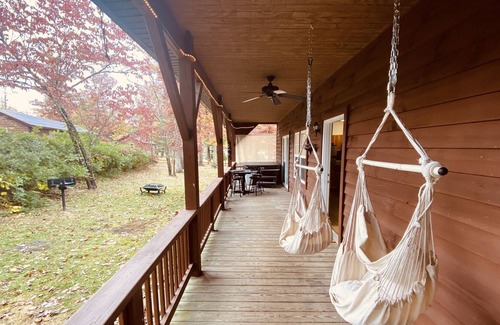 Pipestem Cabin | The Retreat at Rockridge Hot-tub/large yard