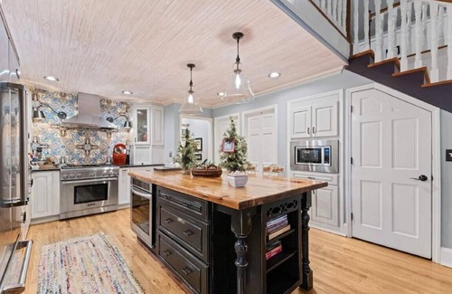 Willow Spring House | The Retreat-Hot Tub-Theater-Bar-6000sqft