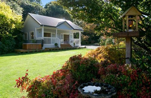 Rangatira Park Bed & Breakfast | The Retreat Luxury Garden Villa
