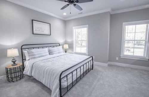 Spring Hill House | The Retreat Modern 2bed 2.5bath