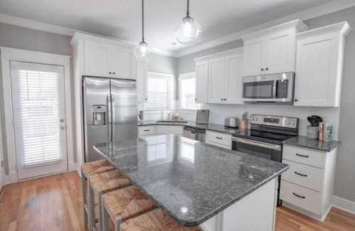 Spring Hill House | The Retreat Modern 2bed 2.5bath