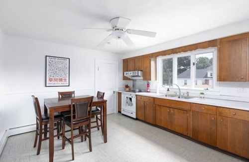 Syracuse Apartment | The Retreat on James - 10 mins to Downtown, Mall, SU!
