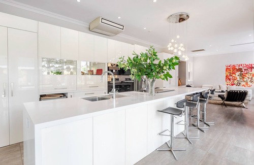 North Adelaide House | The Retreat - Private Estate, Pool & Tennis Court