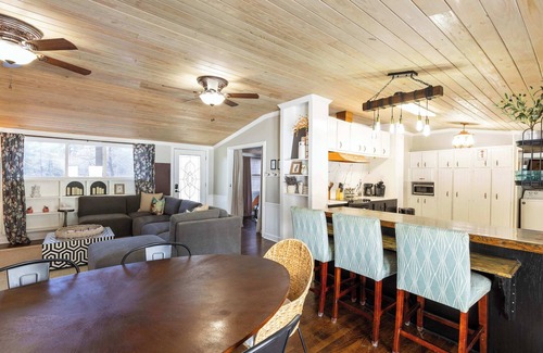 South Belmont House | "The Retreat" w/Pool + Hot Tub + Game Room + King Suite