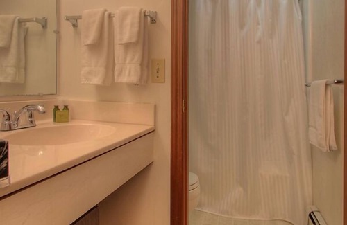 Kennebunkport Hotel | The Rhumb Line Resort