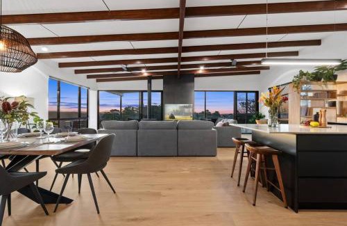 Booroobin Ski Chalet | The Ridge at Maleny 3 Bedroom Executive Residence