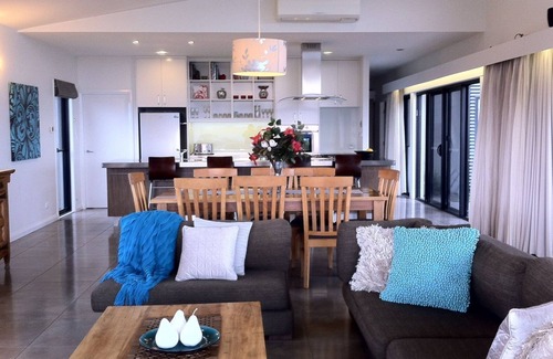 Gloucester House | The Ridge - Gloucestern Perfect for family or group getaways.