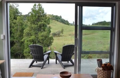 Te Anga House | The Rimu Hut: Luxury riverside and off-grid