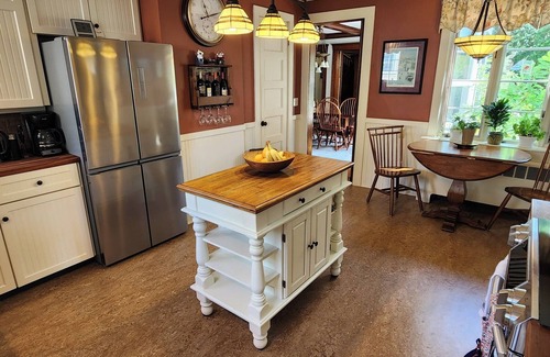 Collinsville House | The River House - Collinsville - A Historic Beauty!