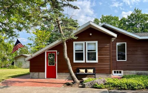 Baldwinsville House | The River Retreat