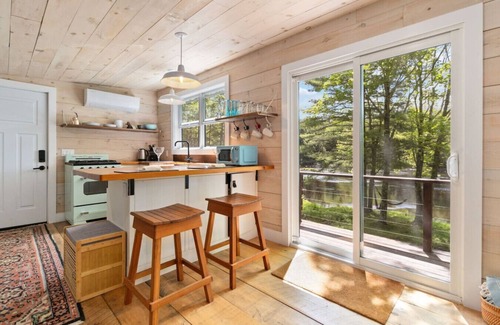 Queens House | The River Shack with Sauna